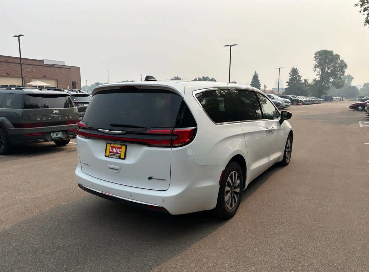 chrysler pacifica phev 2024 2C4RC1S76RR118281 image chrysler pacifica phev 2024 2C4RC1S76RR118281 image